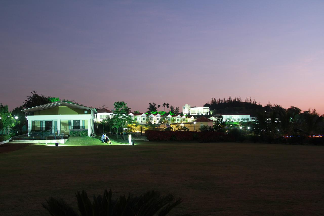 Savana Lake Resort Nashik Exterior photo
